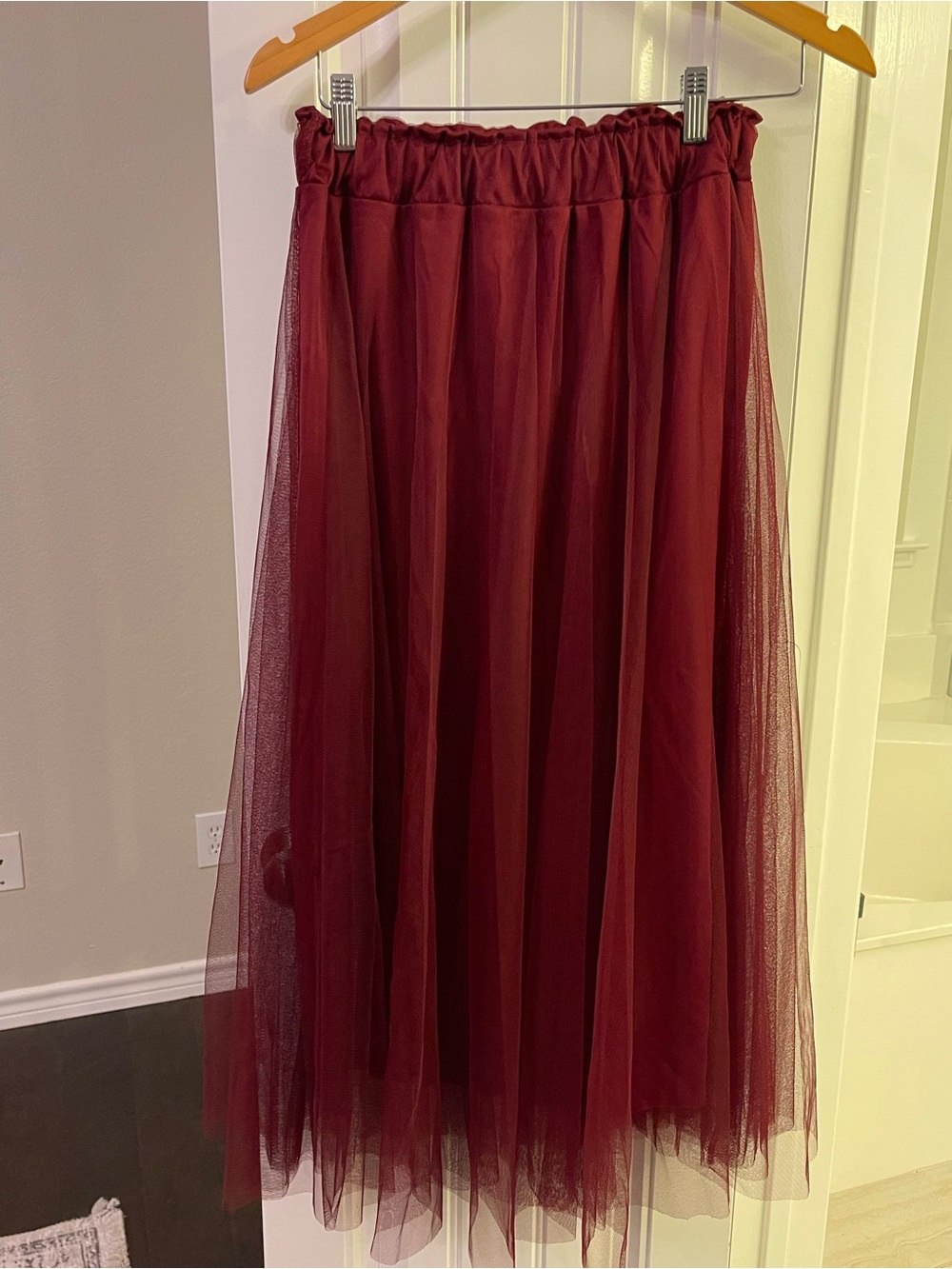 Elegant Burgundy Tulle Midi Skirt